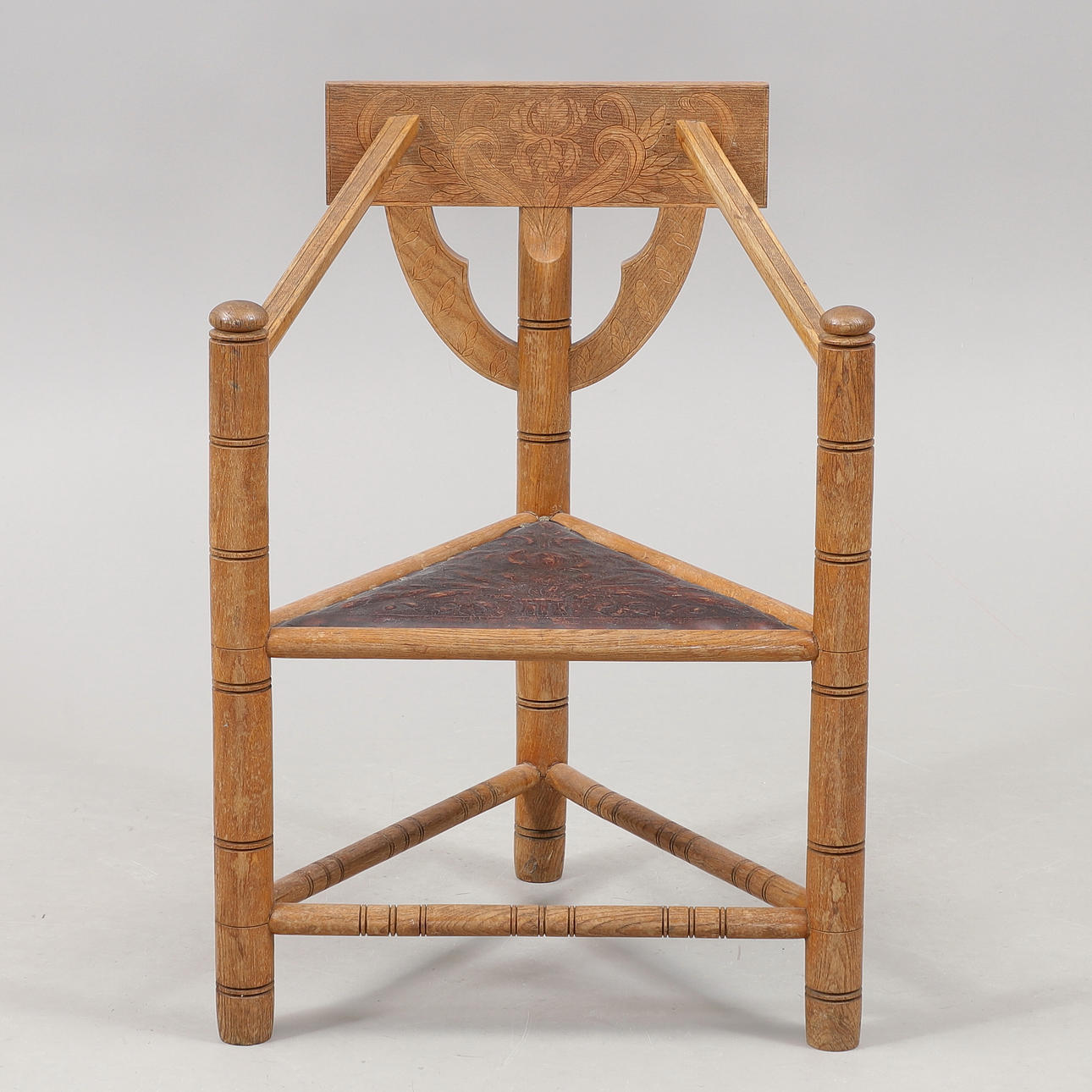 MUNKSTOL, lädersits,1900-talets första hälft.