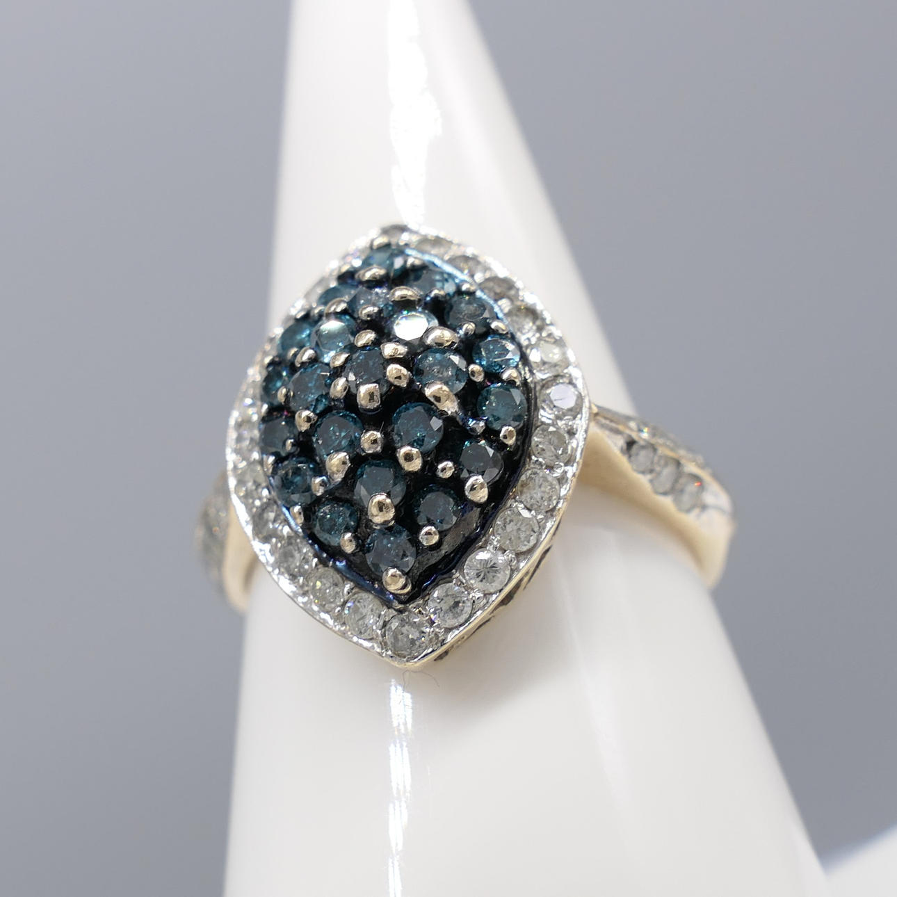 BLUE & WHITE DIAMOND ring.