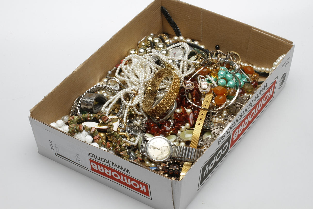 BIJOUTERIER med mera.