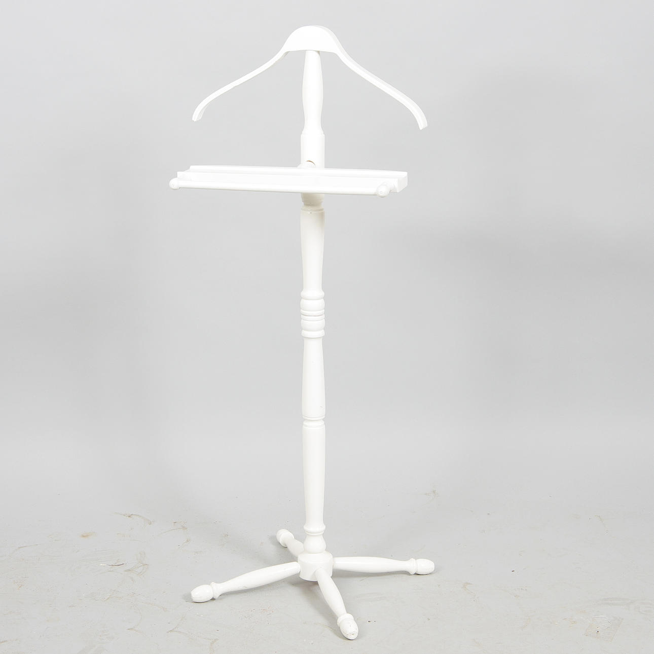 HERRBETJÄNT, vitmålad, sent 1900-tal.