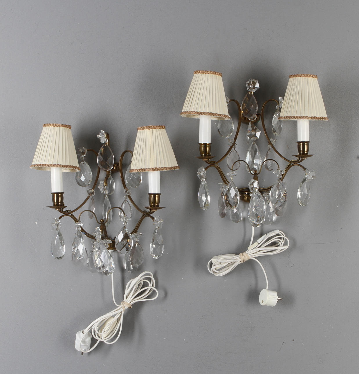 VÄGGLYSTRAR, 1 par, rokokostil, 1900-tal.