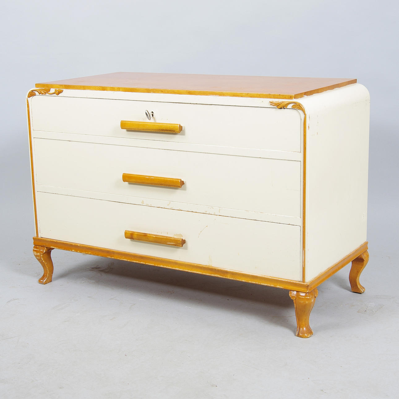 BYRÅ, 3-lådig, alm, 1900-talets mitt.