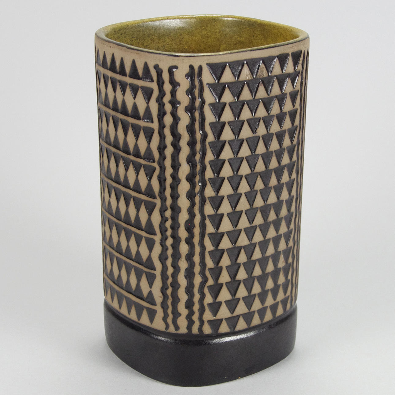 VAS, keramik, Mari Simmulson.