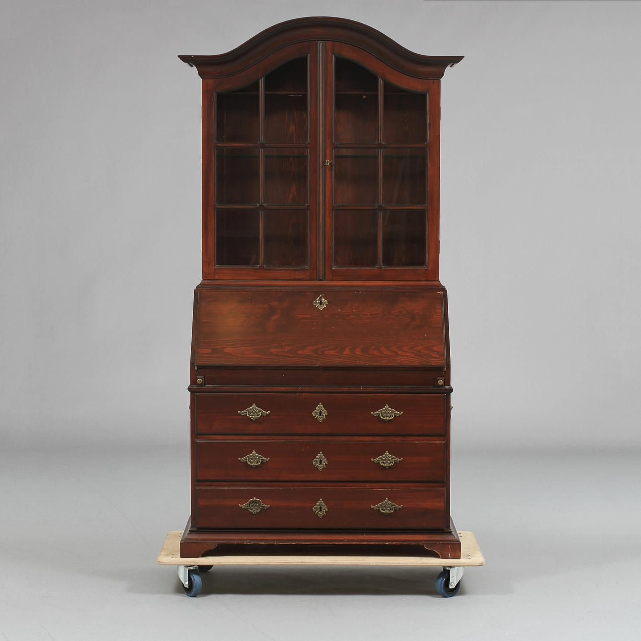 SKÅP, med vitrinöverdel, 1900-tal. Åmells Jubileumsskåp.