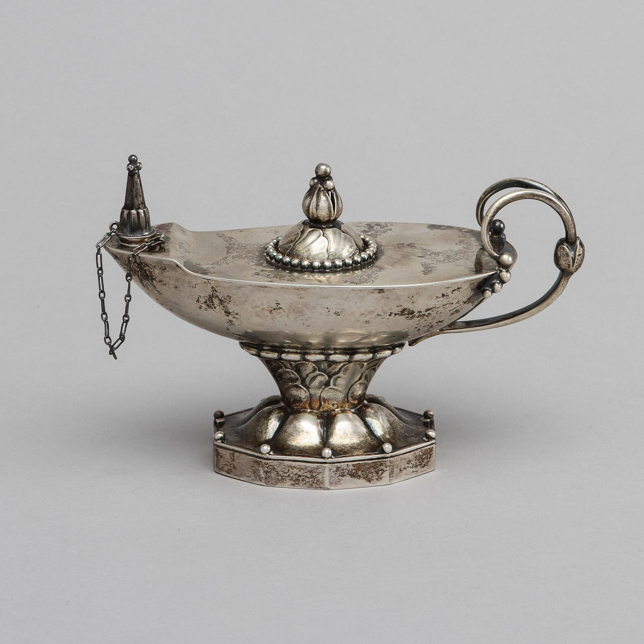 OLJELAMPA, silver, Georg Jensen, Köpenhamn, innan 1927, vikt ca 175 gram.