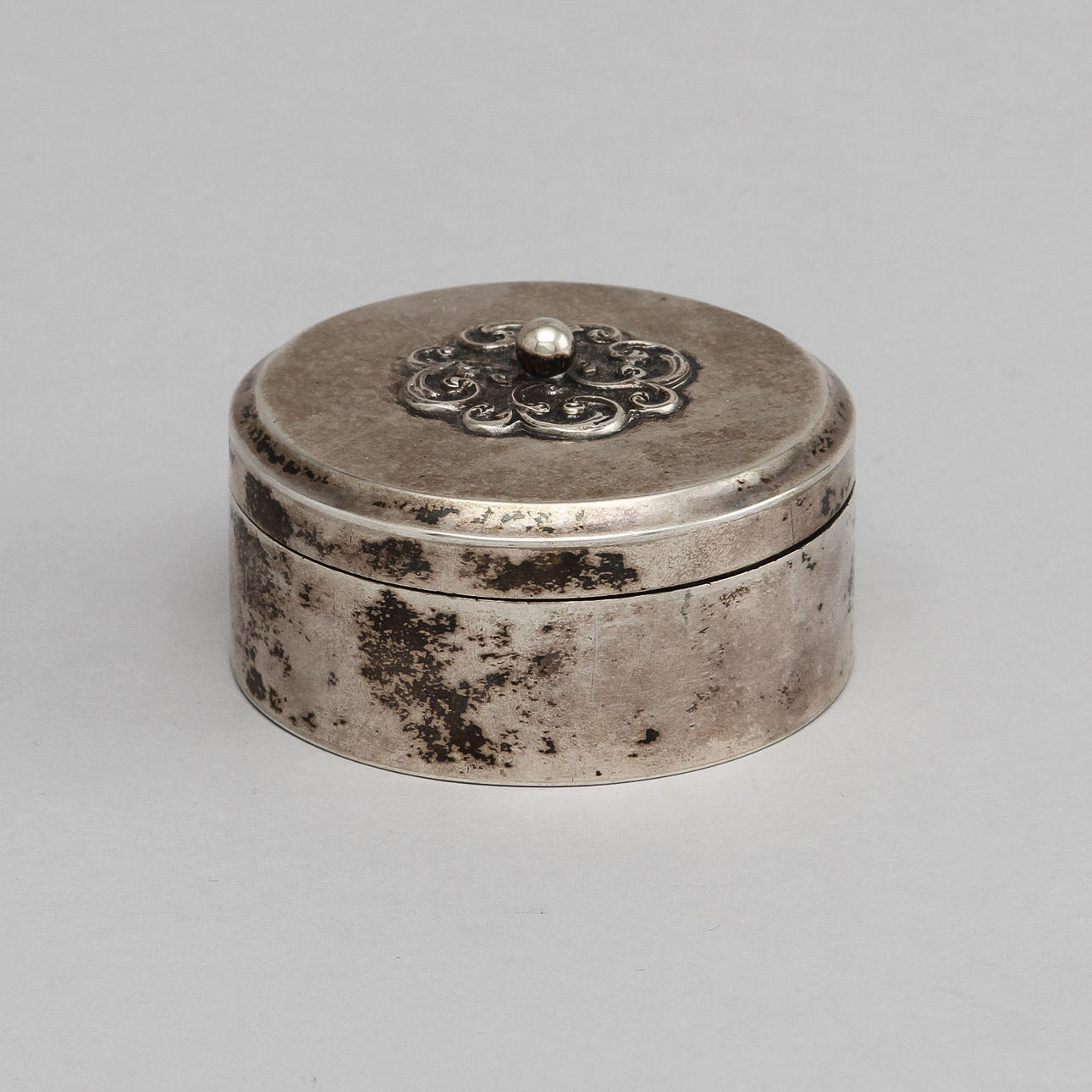 LOCKASK, silver, otydliga mästarstämplar. 1815, vikt ca 150 gram.