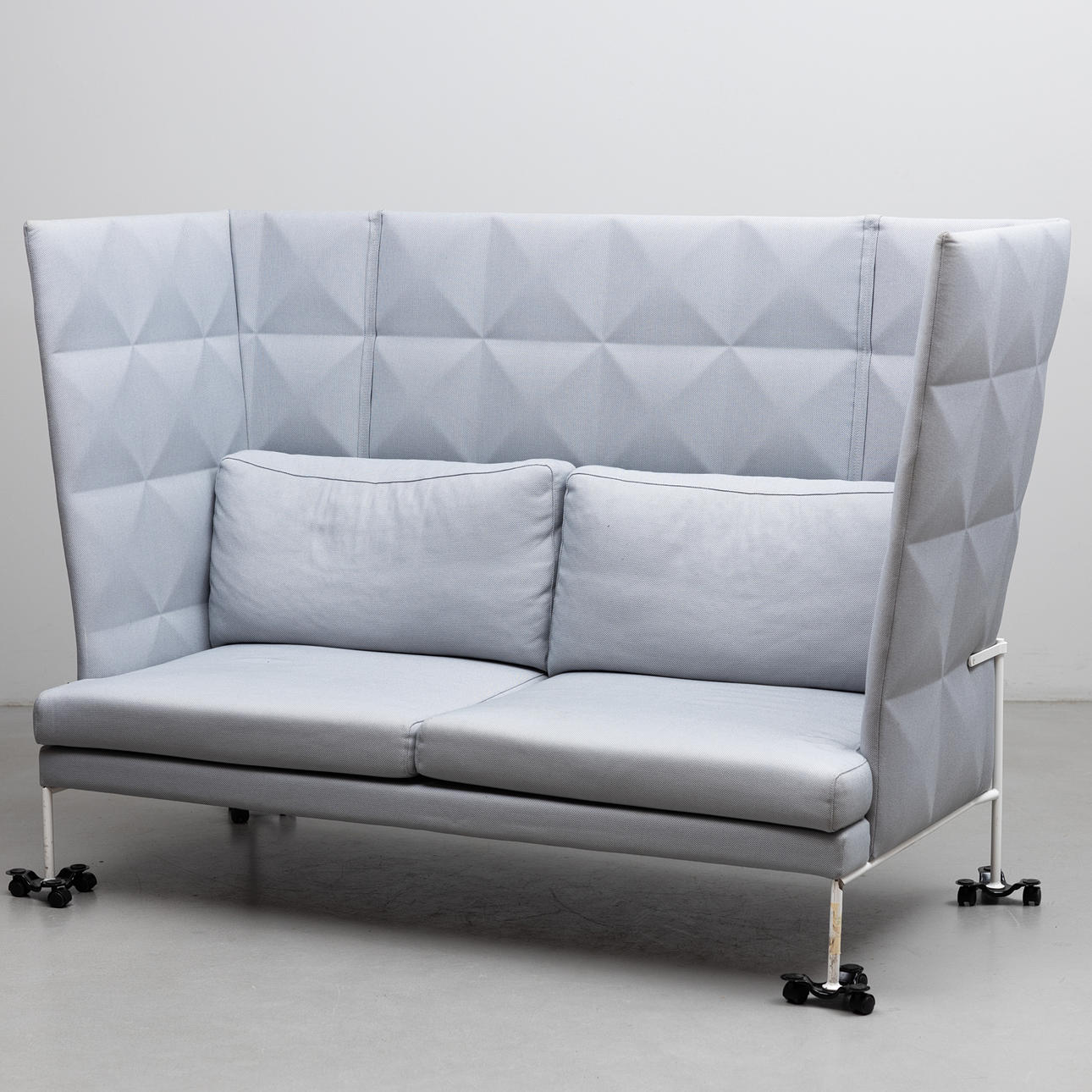 DAN IHREBORN. SOFA, „Resolve“, Edsbyn, grå polstring, 21. århundrede.