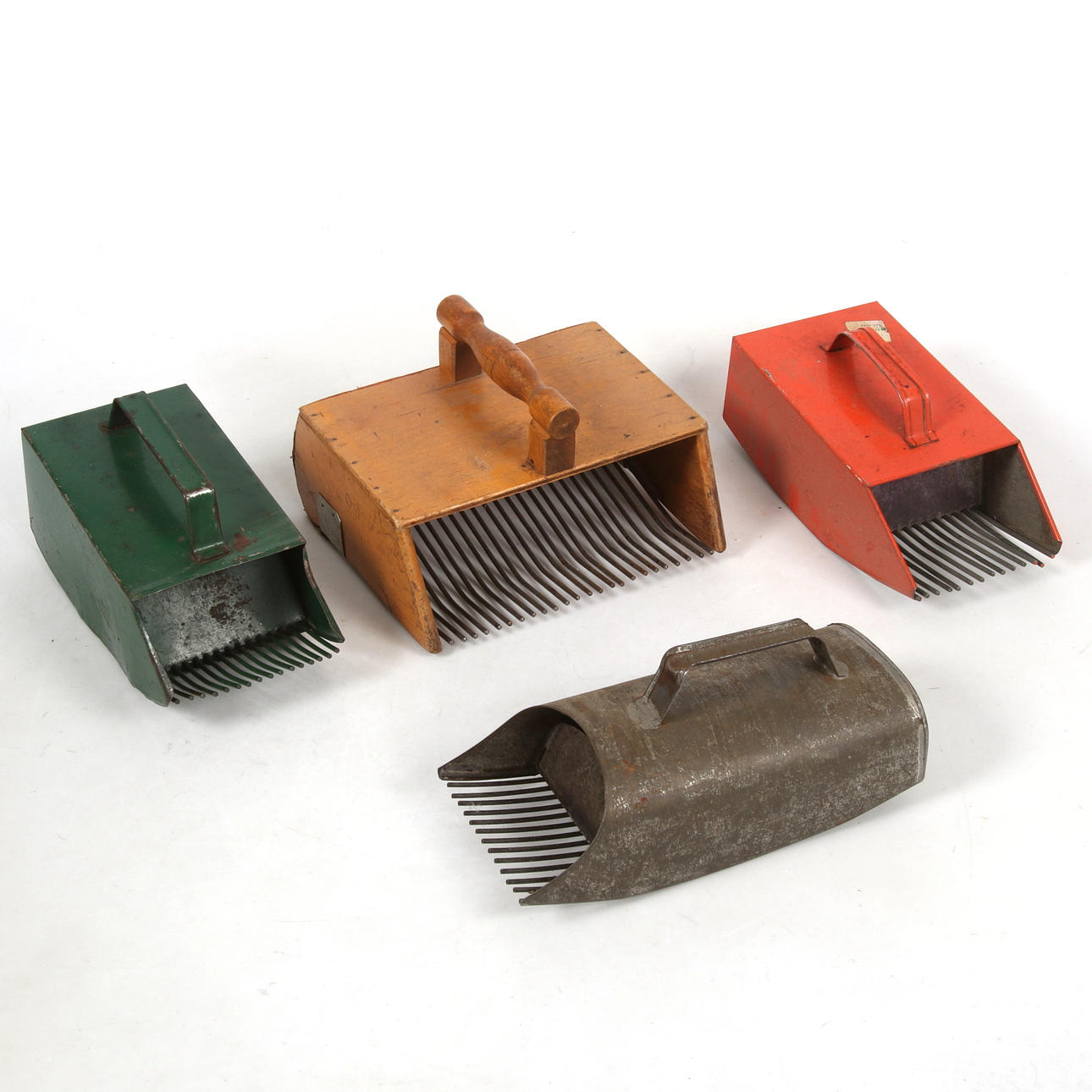 BÄRPLOCKARE, 4 st, trä, metall, 1900-tal.