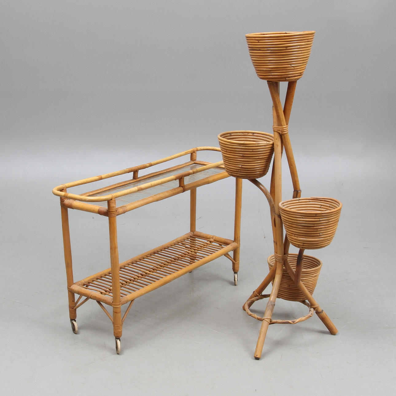 BLOMBORD samt BLOMSTERPIEDESTAL, rotting, 1900-tal.