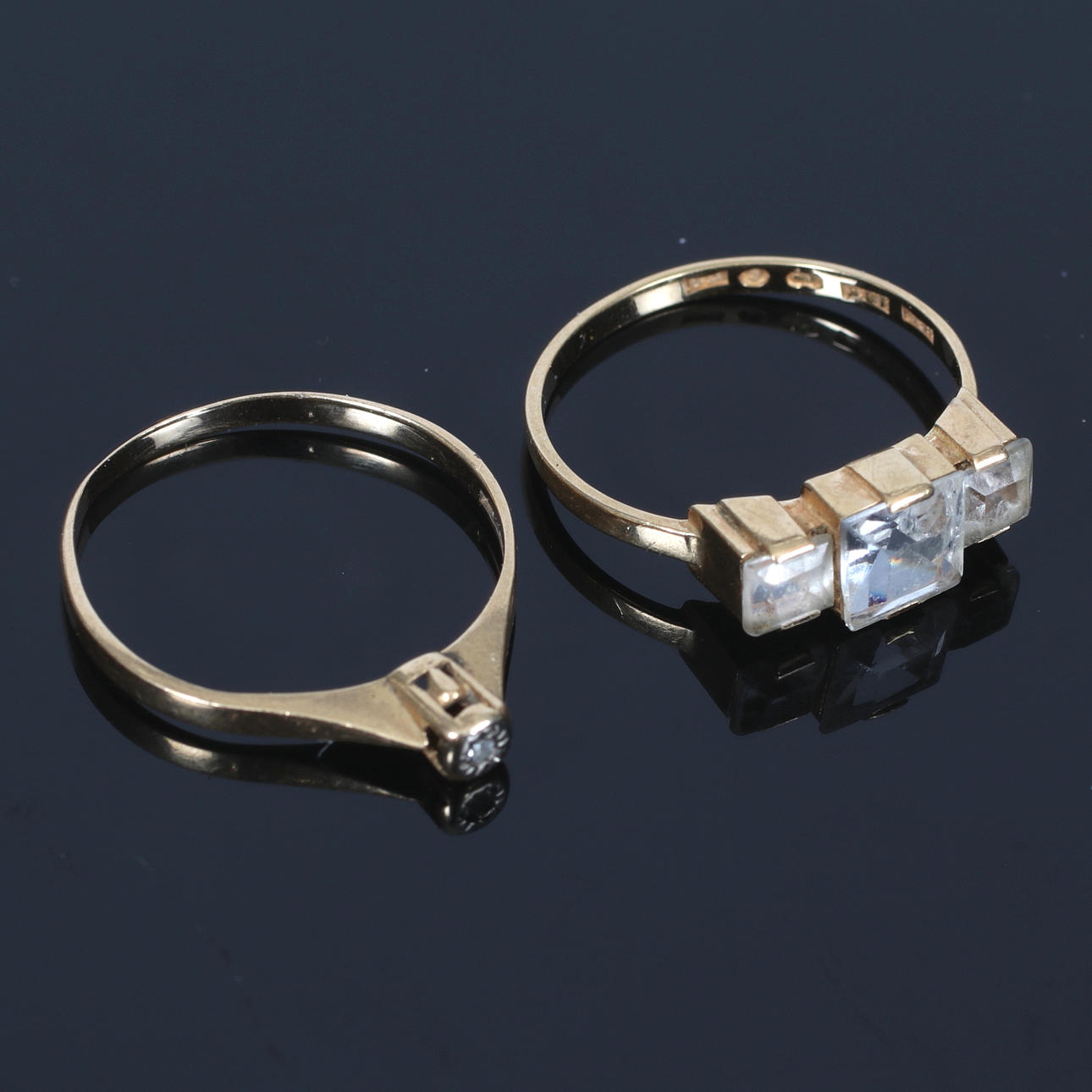 RINGAR, 2 st. 18 guld,med vita stenar, bl.a. Heribert Engelbert ...