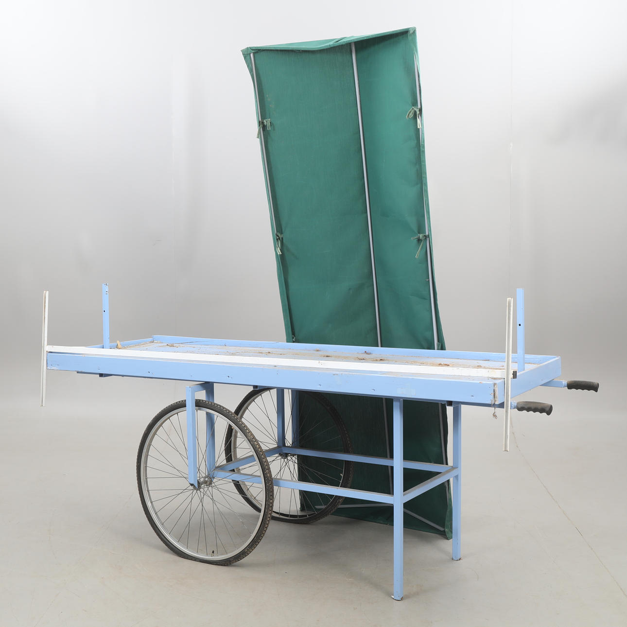 GADEVOGN, PÅ HJUL OG TAG.