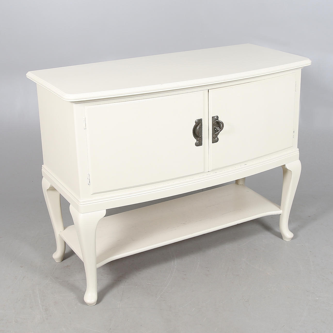 SIDEBOARD/SKÄNK, rokokostil. 1900-talets första hälft.