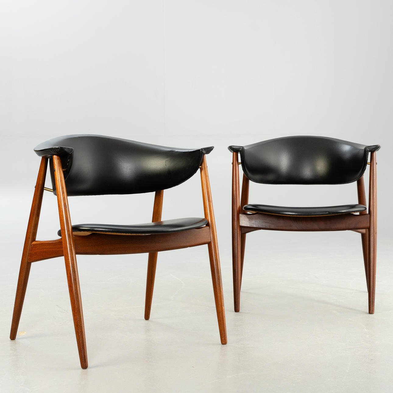 Arnestad Bruk, Gerhard Berg, 2 Stühle 'Vega'.