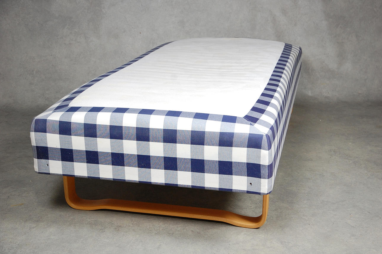 SÄNG, Hästen, 90 x 200 cm.