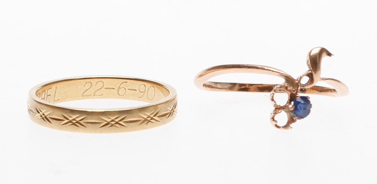 RINGAR, 2 st, 18k samt 14k guld, en med stenar, tot vikt ca 14k, 1,2 gram, 18k, 2,7 gram.