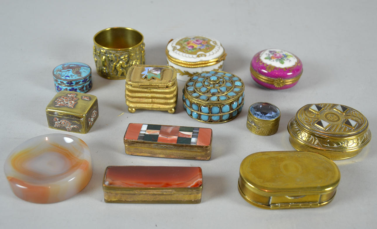 BLANDAT MYCKET BURKAR OCH ANDRA 13 STYCKEN.