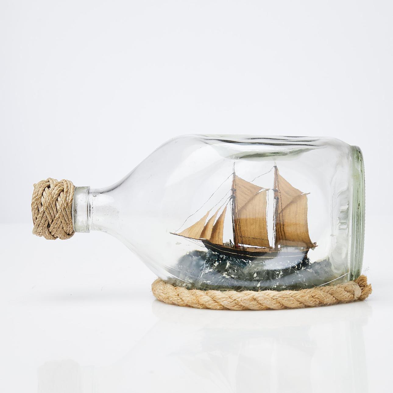 GÖRAN FORSS. Flaskskepp, "Skonaren Ester", monogramsignerad samt daterad 2000.