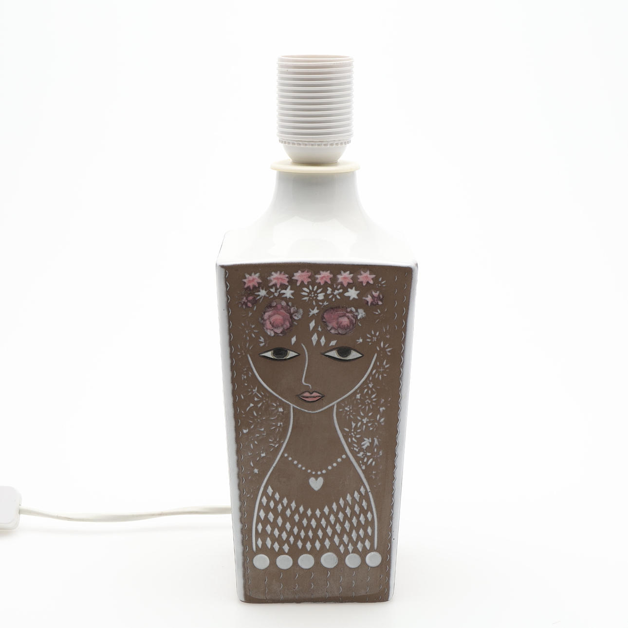 MARI SIMMULSON. BORDSLAMPFOT, STENGODS, UPSALA-EKEBY.