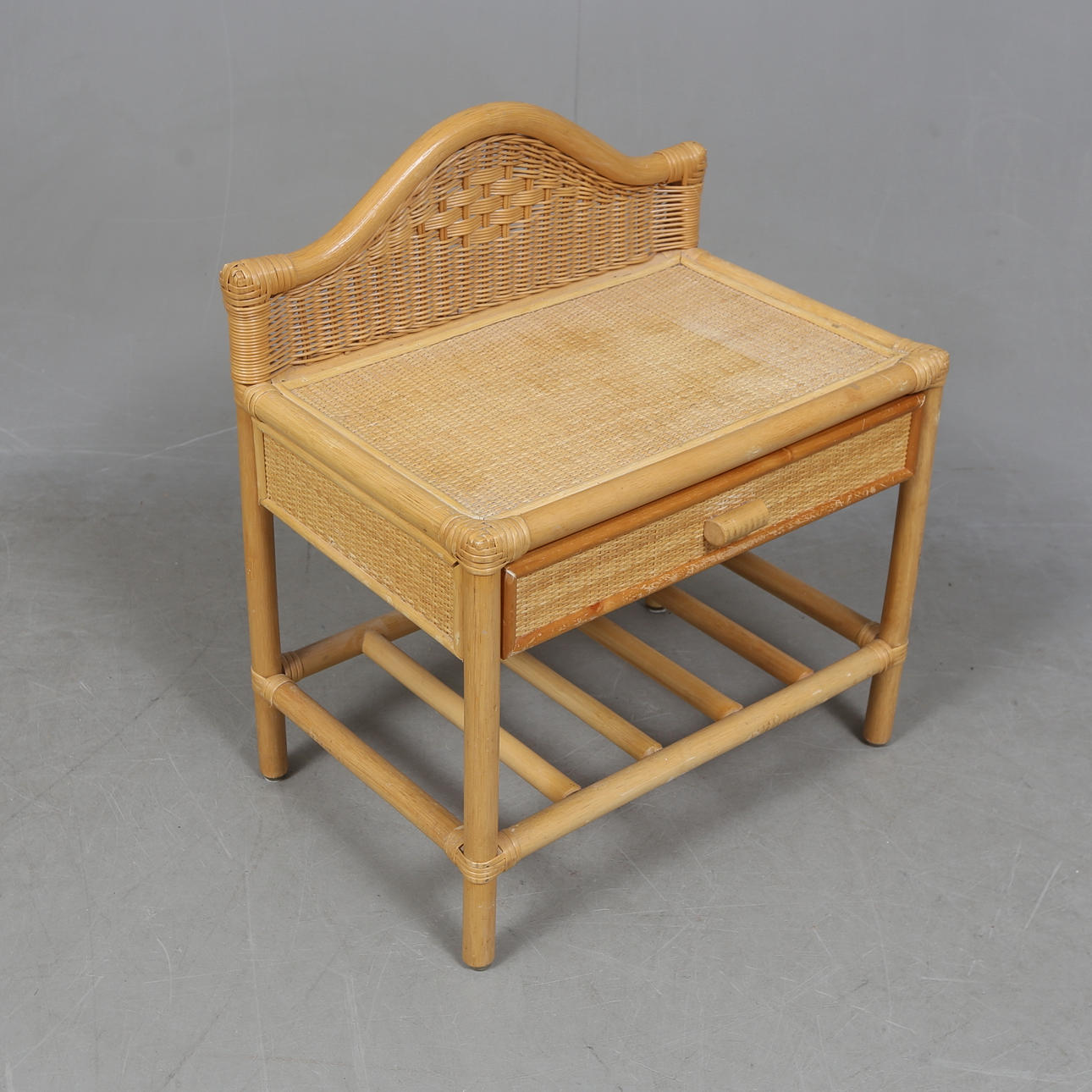 SÄNGBORD, 1900-talets andra hälft.