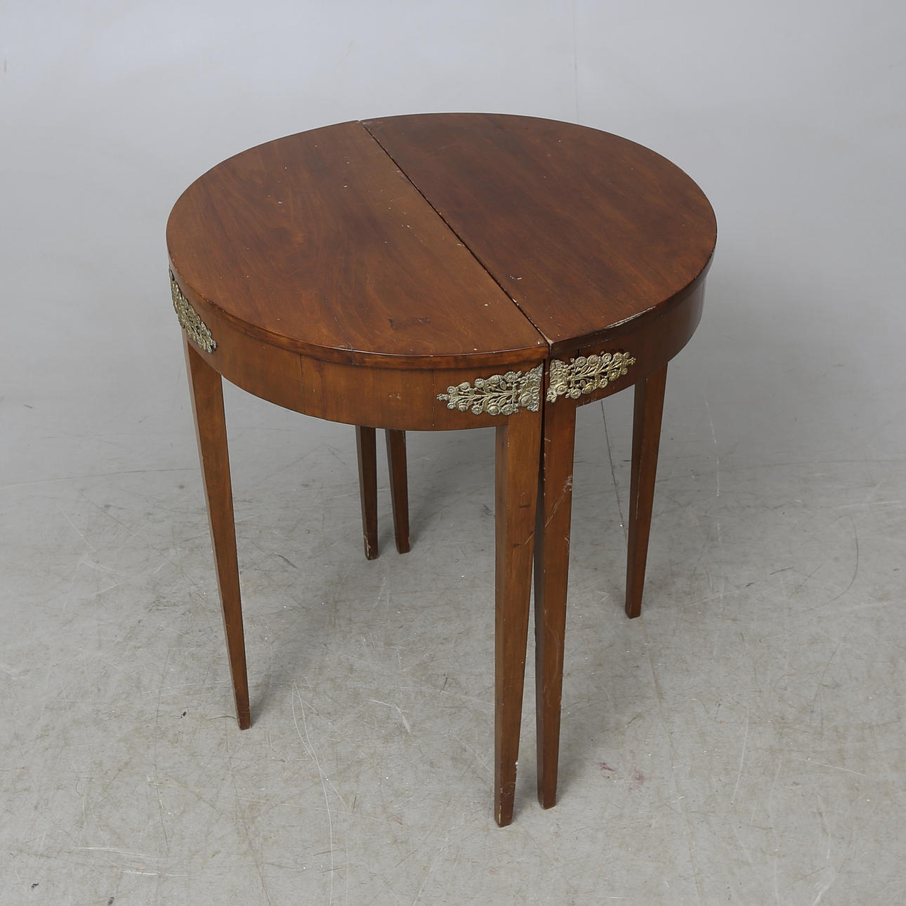 HALVMÅNEBORD/KONSOLLBORD, ett par, Empire, 1800-tal.