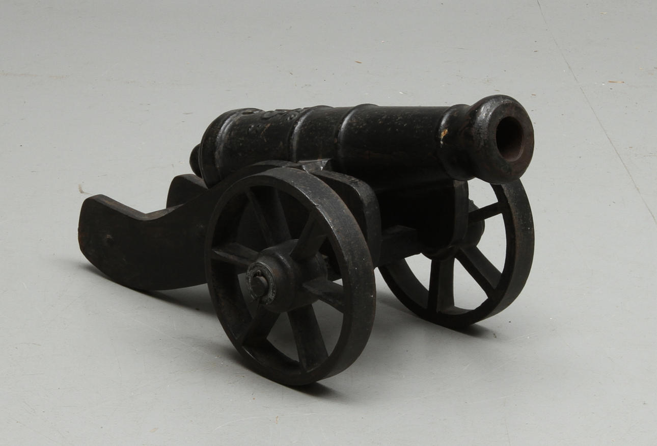 SALUTKANON, gjutjärn, Stafsjö Bruk, märkt B 1972.