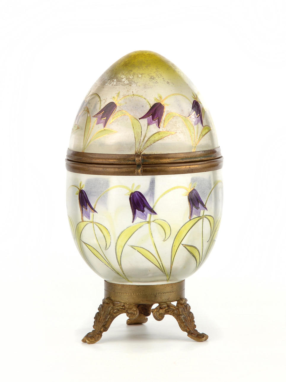 JUGENDSTILOBJEKT. Lockad äggformad tenn, målad med lila blåklockor, 3 fot stativ.