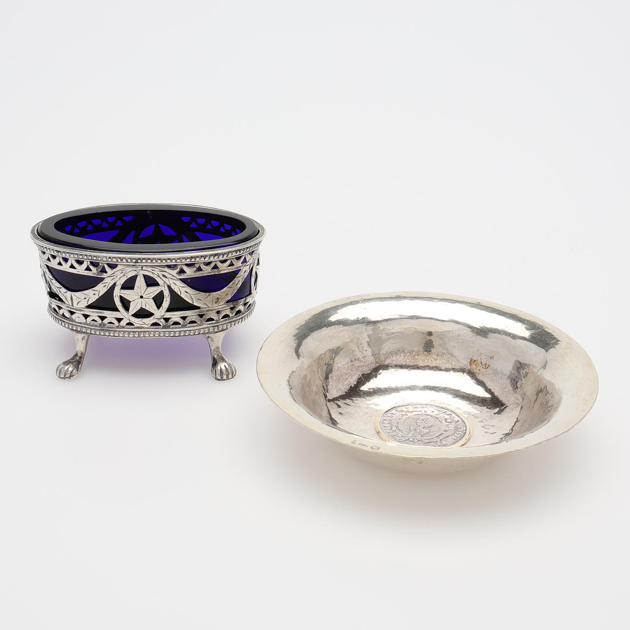 MYNTSKÅL SAMT SALTKAR.