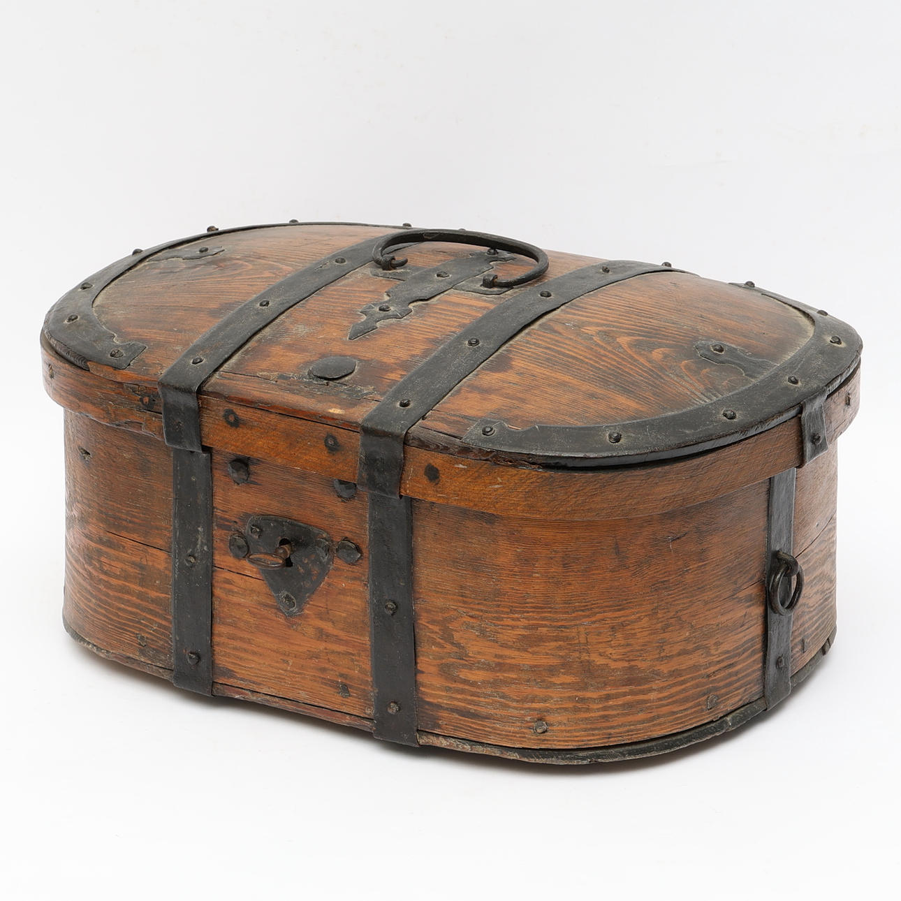 A 18th/19th century sweep-washing machine with wrought iron.