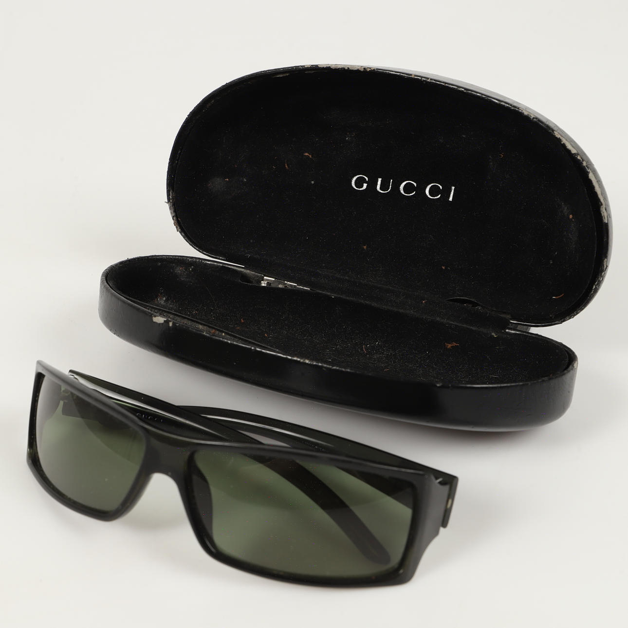 SUNGLASSES, Gucci.