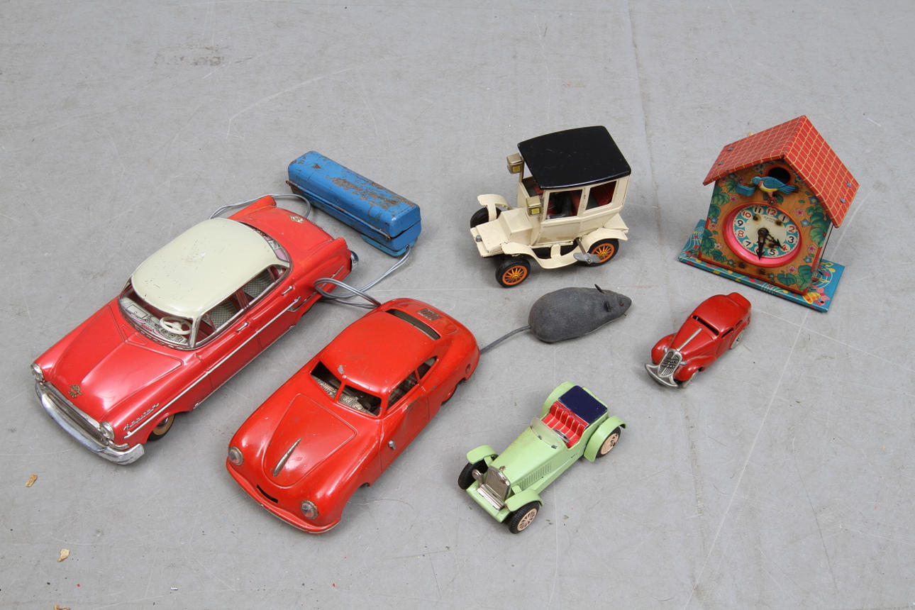 PLÅTLEKSAKER Germany och Japan. 7 stycken. Bland annt GAMA och Schuco.