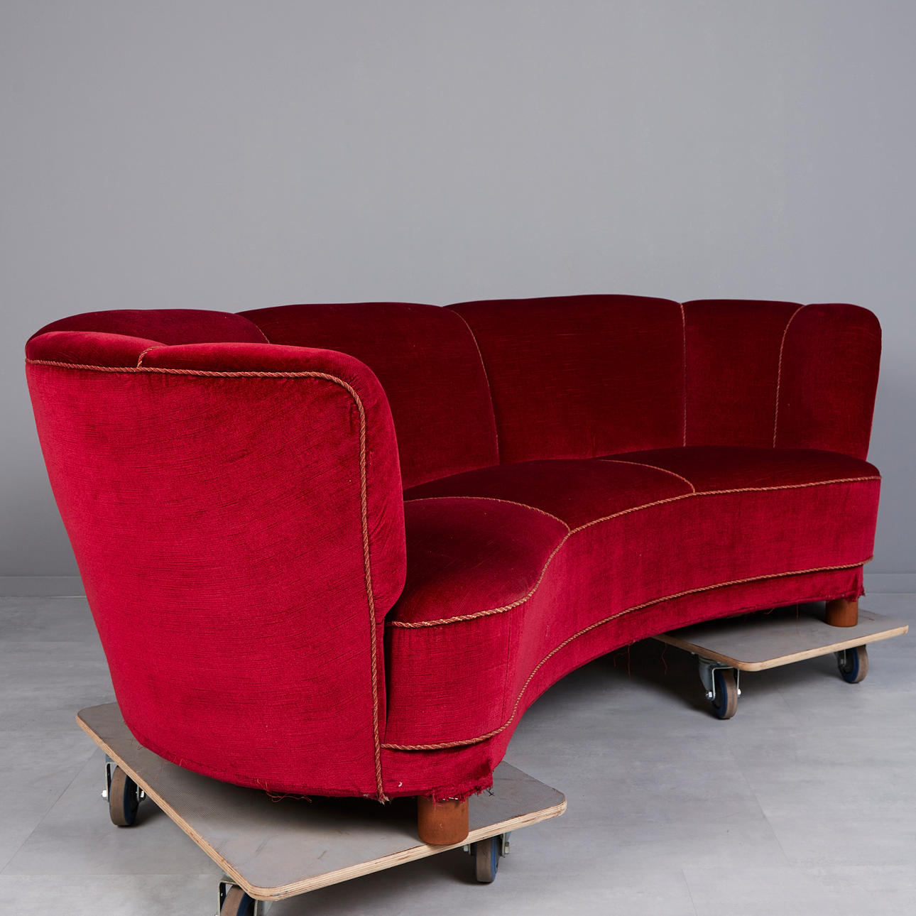 Sofa / Cocktailsofa, Velours, 1950er Jahre.