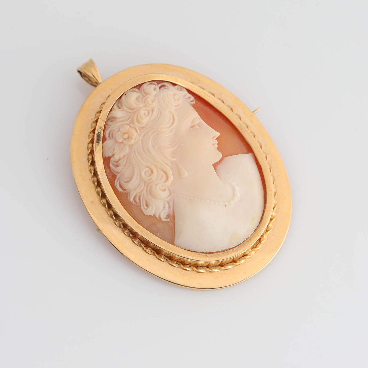 BROSCH / HÄNGE, Camé, 18K guld.