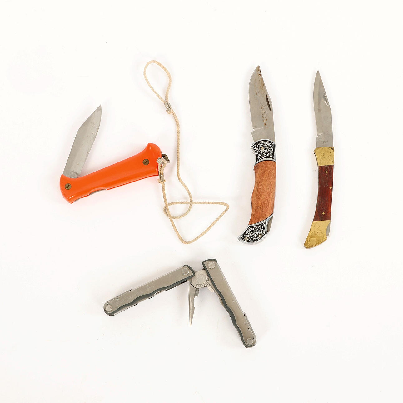 MULTITOOL & POCKET KNIVES, 4 pieces, including Leatherman Blast.