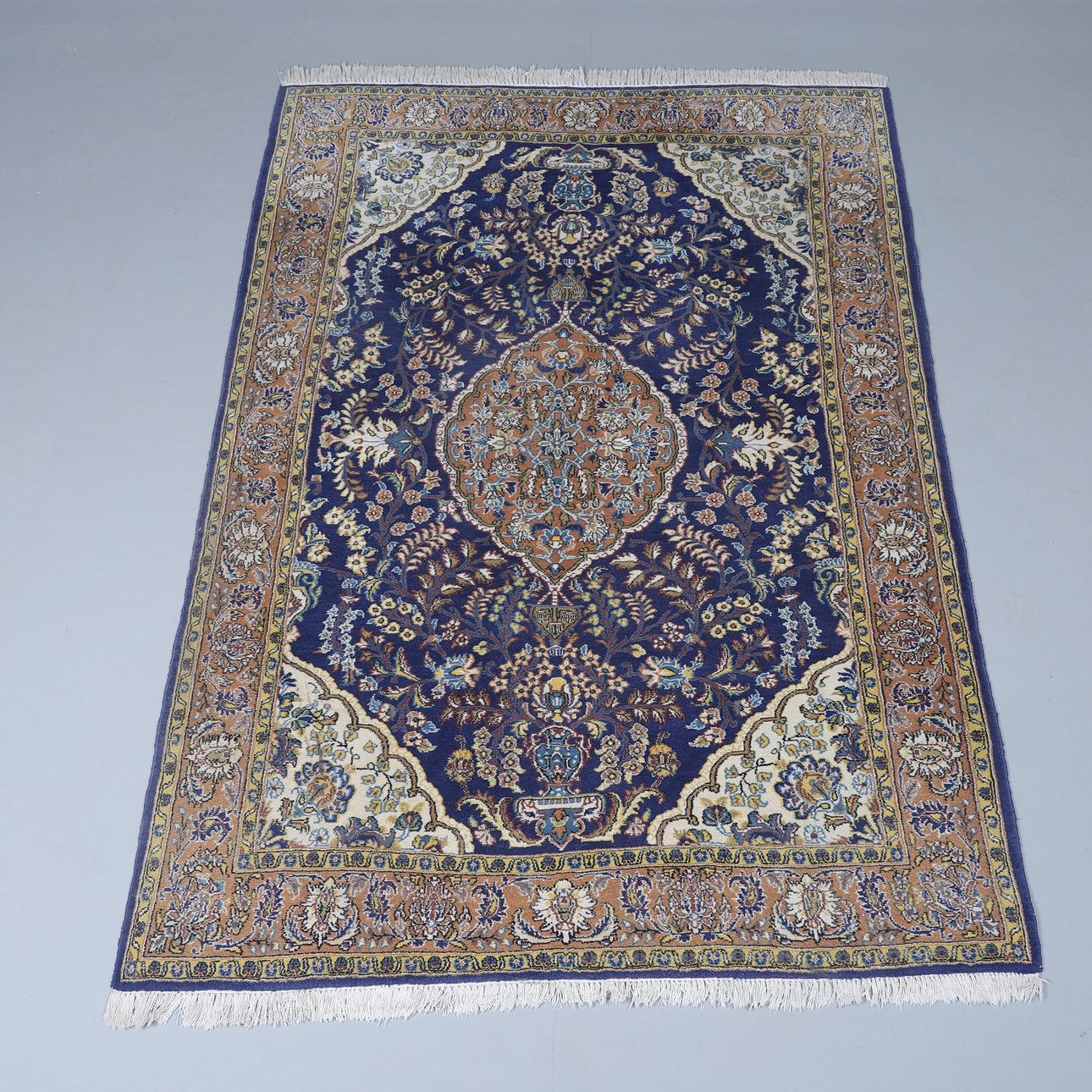 MATTA, GHOM MED SILKE, CA 208X136 CM.