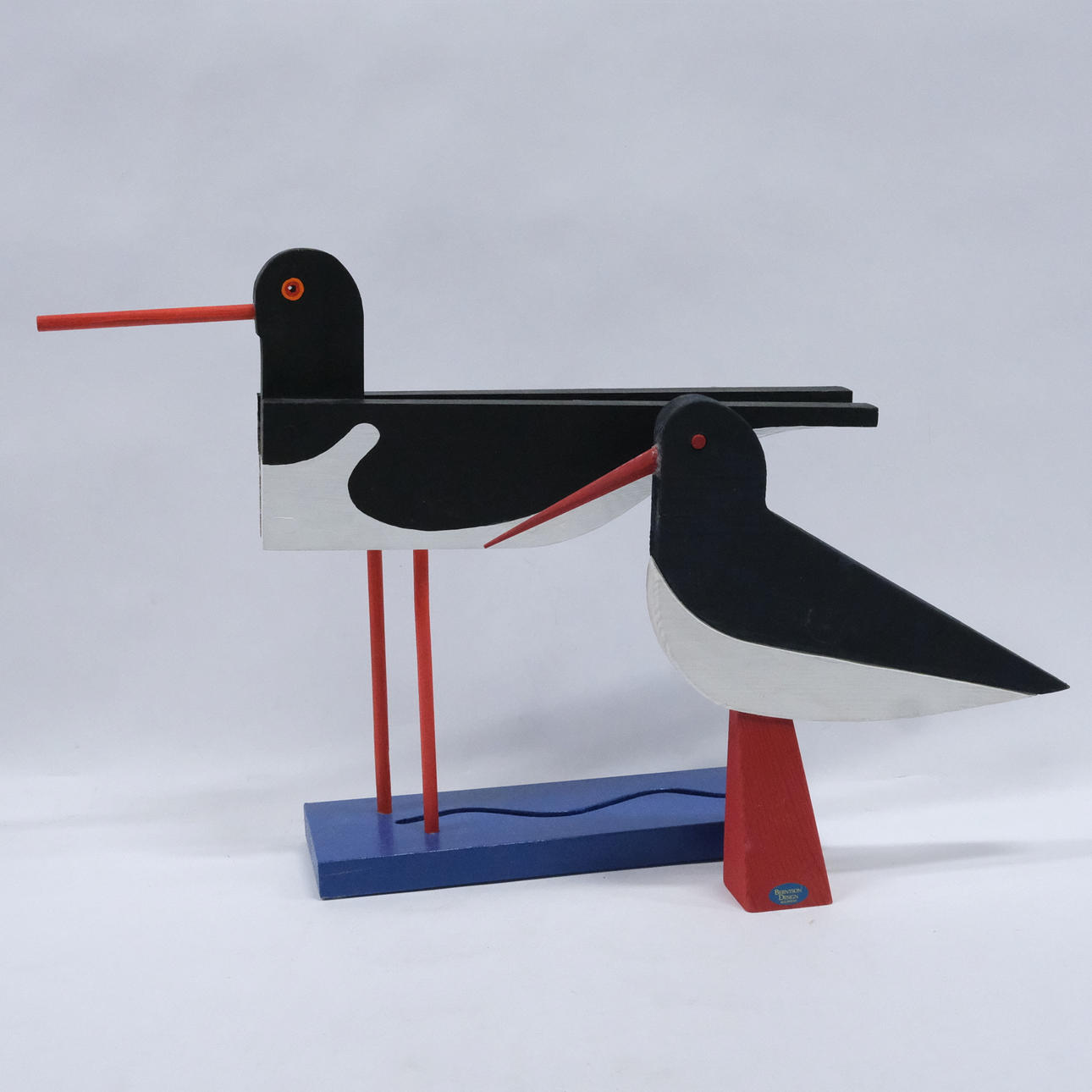 ZWEI VOGELSKULPTUREN AUS HOLZ.