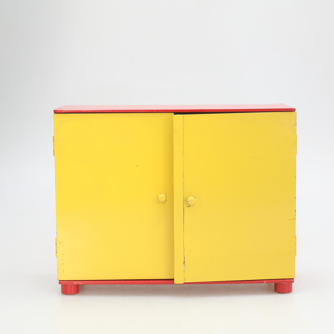 DOCKGARDEROB, LEKO, samt Kläder.