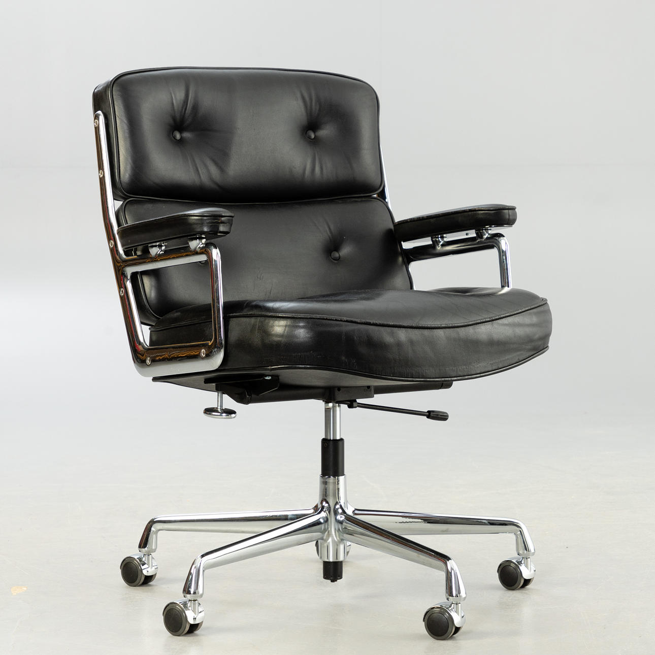 RAY & CHARLES EAMES. Kontor drejestol/Lobbystol 'ES 104' til Vitra.