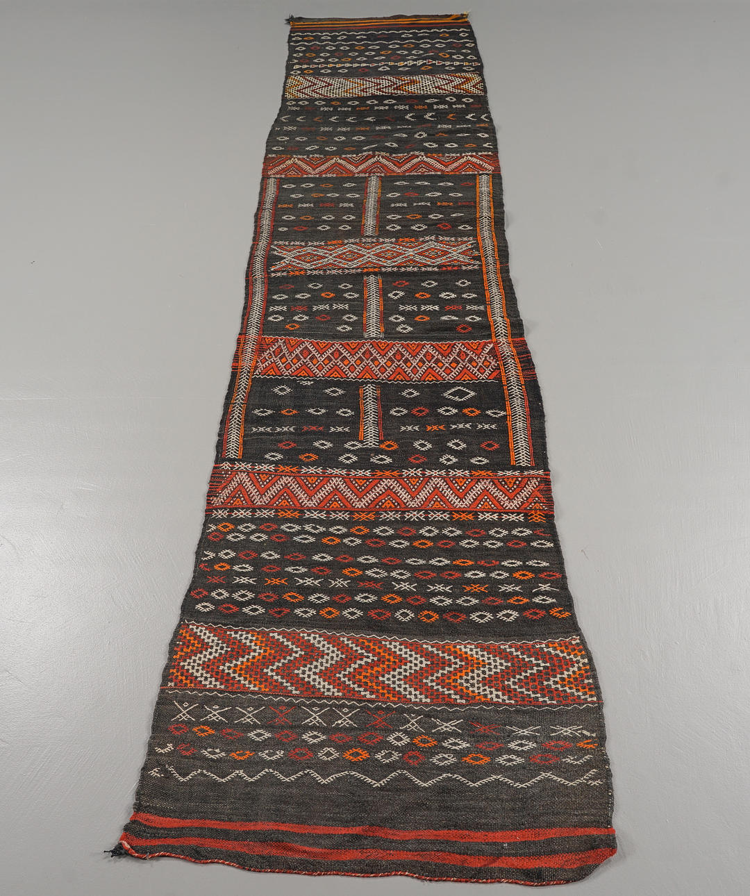 GALLERIMATTA Kelim, handvävd, 398x100 cm.