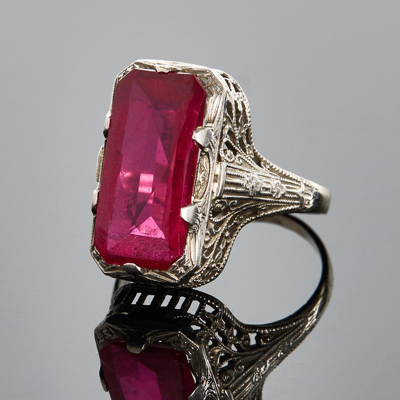 RING, 14k white gold with synthetic ruby.