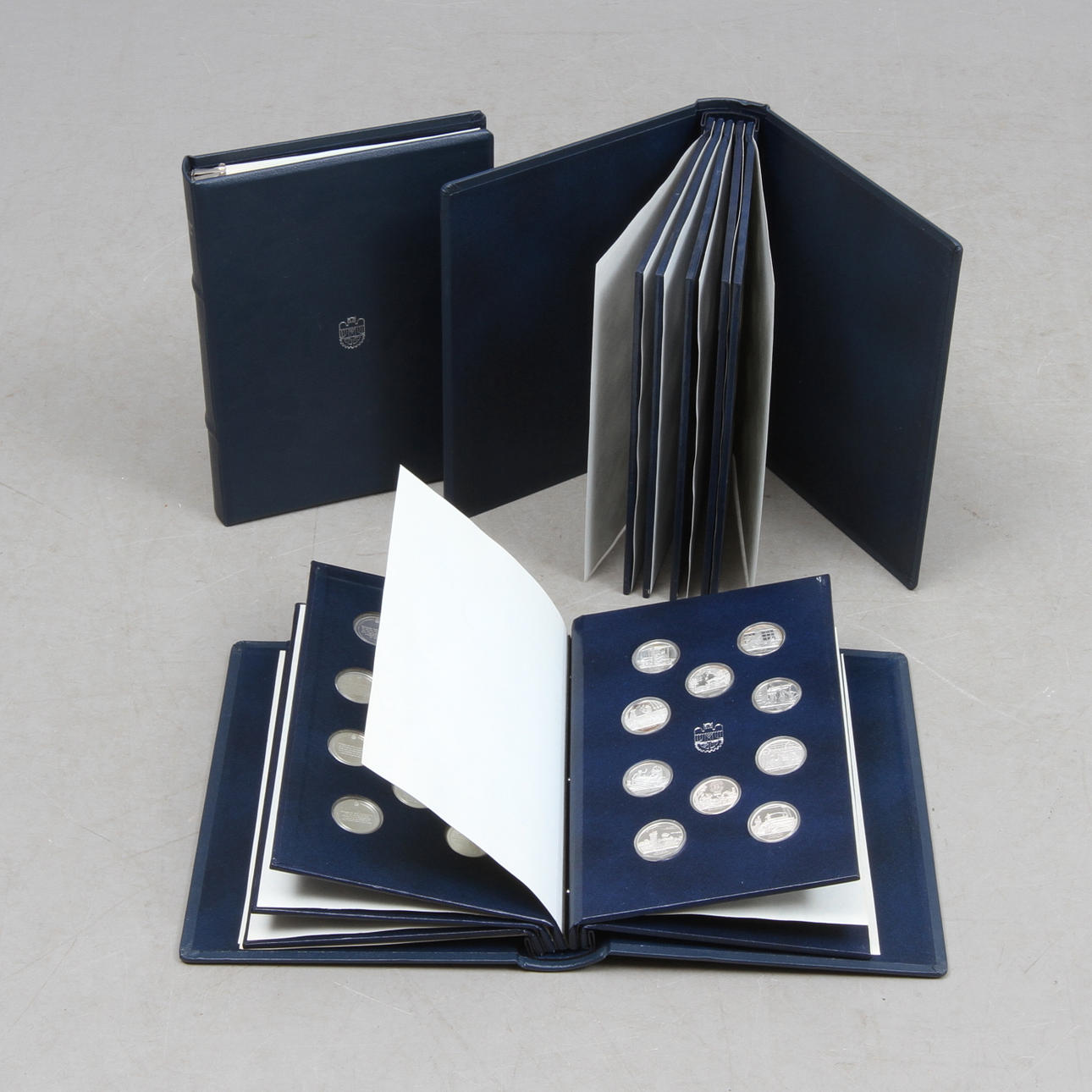 MEDALJER, 100 st, sterlingsilver, "Mänsklighetens 100 största uppfinningar".