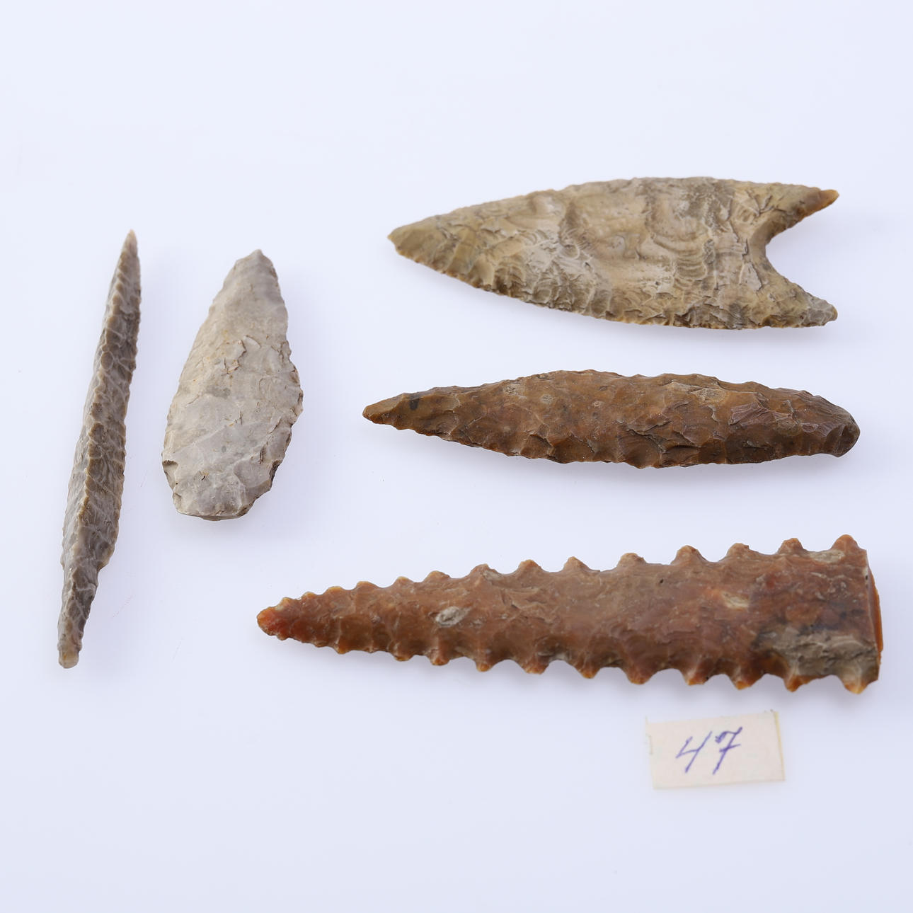 PUNTA DE LANZA DE PEDERNAL, 5 PIEZAS.