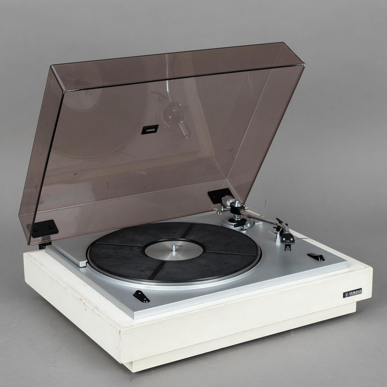 Yamaha YP-701 record player.