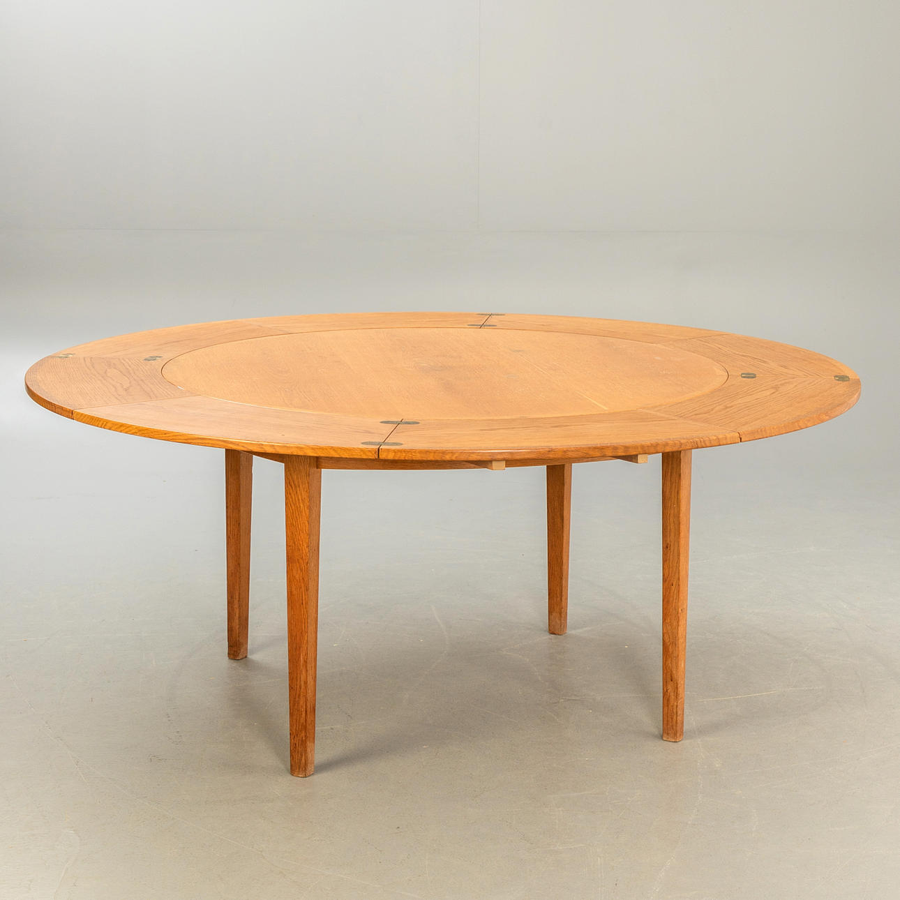 Dyrlund, round dining table/table, model 'Flip-Flap'/'Lotus', Denmark, 1970s.