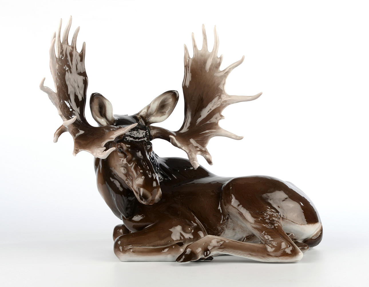 THEODOR KÄRNER. LIGGANDE ÄLG. Rosenthal Omkring 1940.