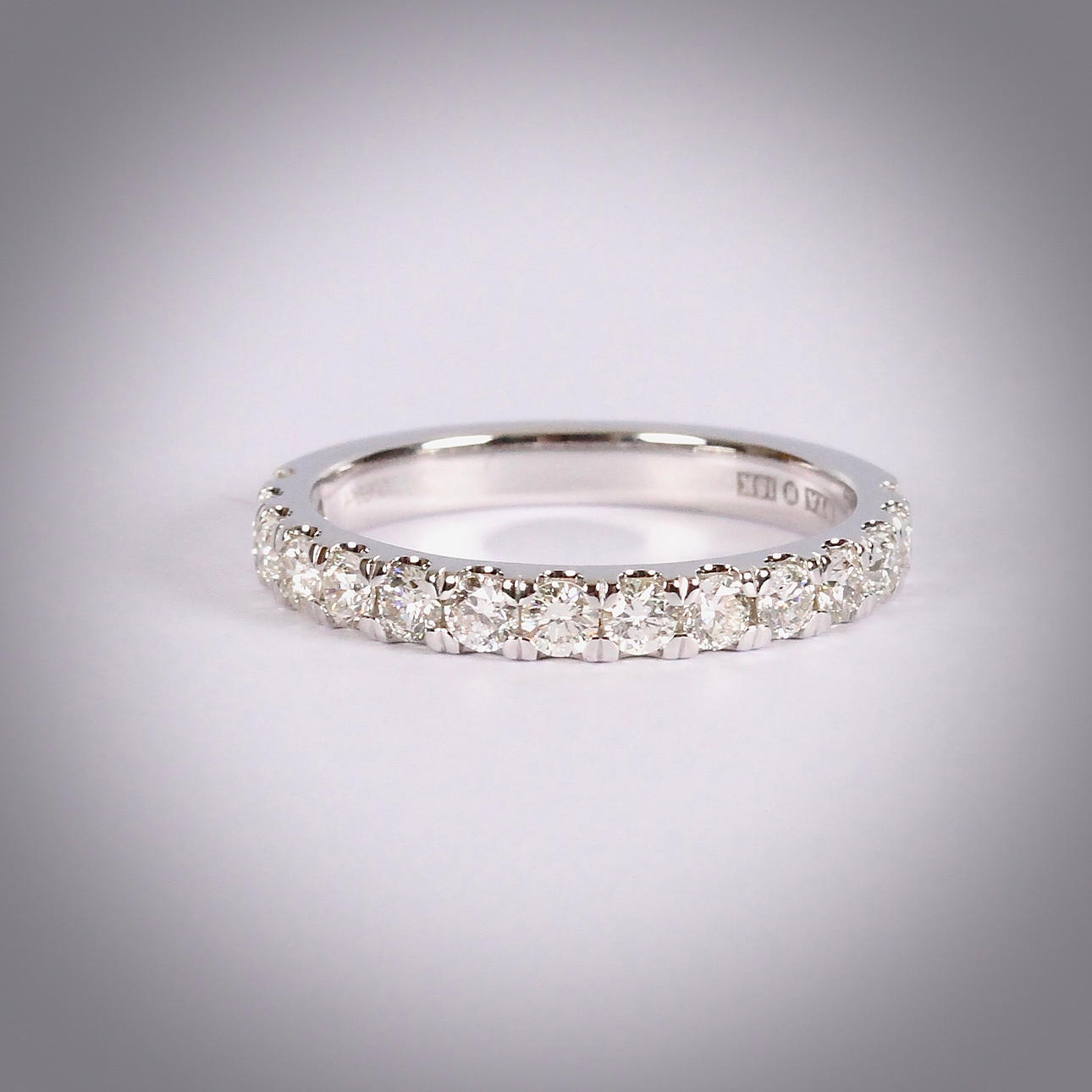 ALLIANSRING, 0,69ct, vitguld 18K.