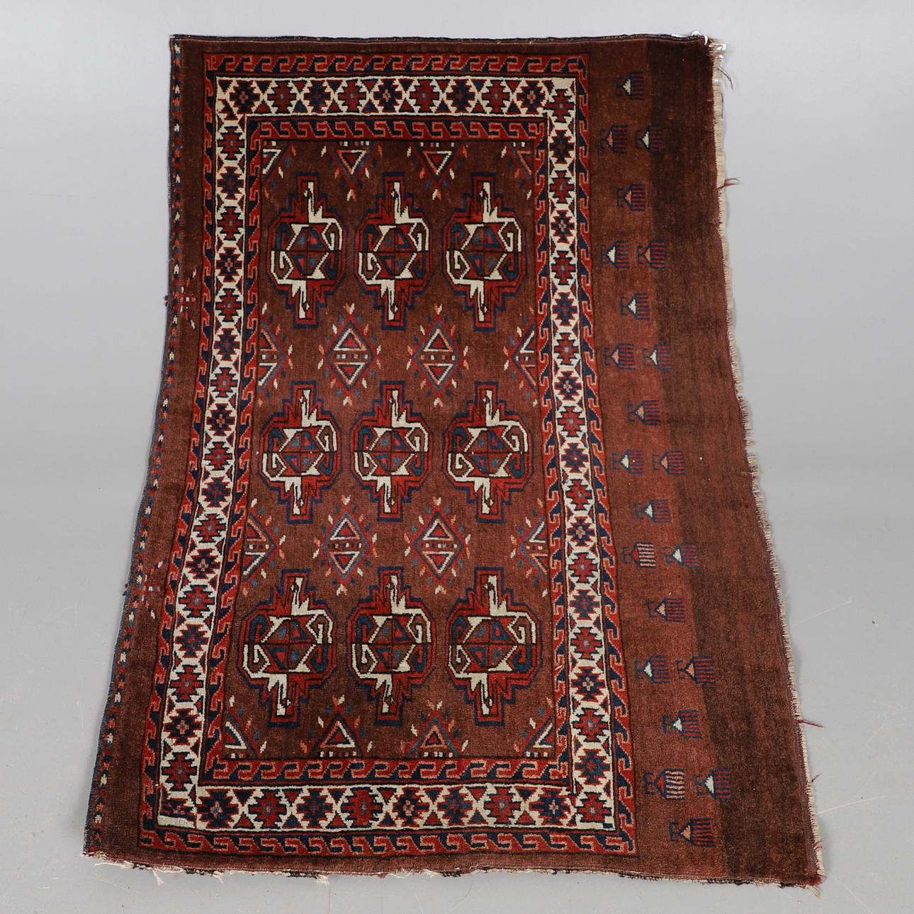 A YOMUT TURKMEN CHUVAL.