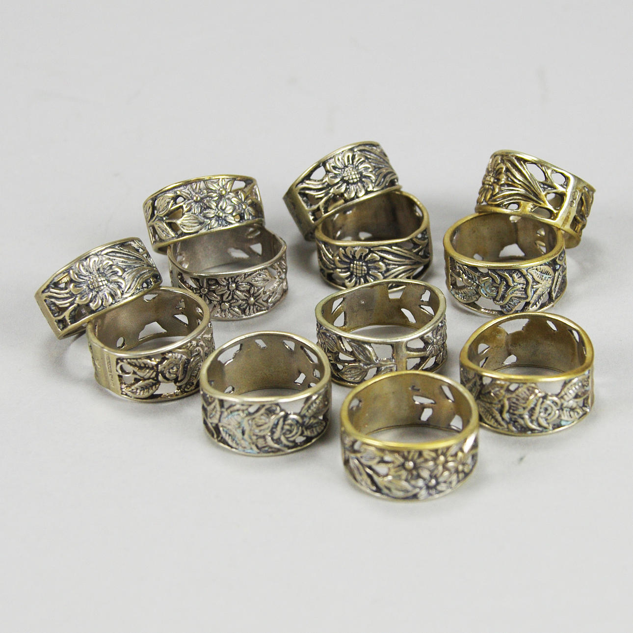 SERVETTRINGAR, 12 stycken, silver, GEWE.