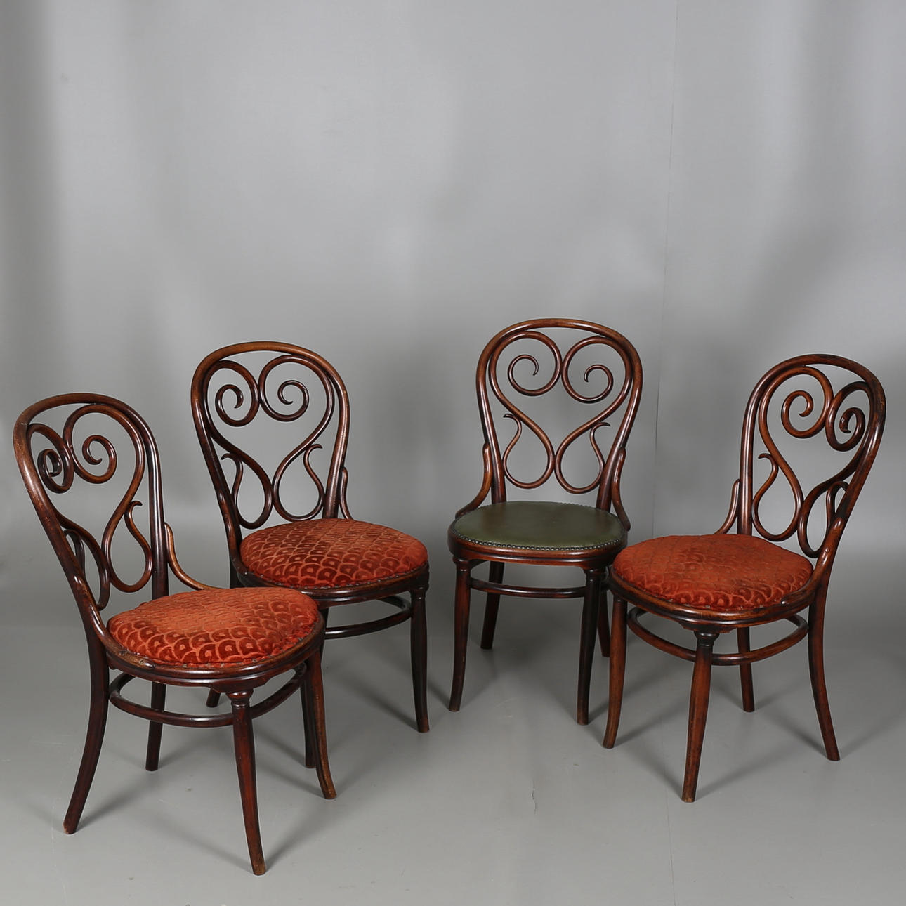 STOLAR, Café Daum, Thonet, 4 st likartade, 1900-tal.