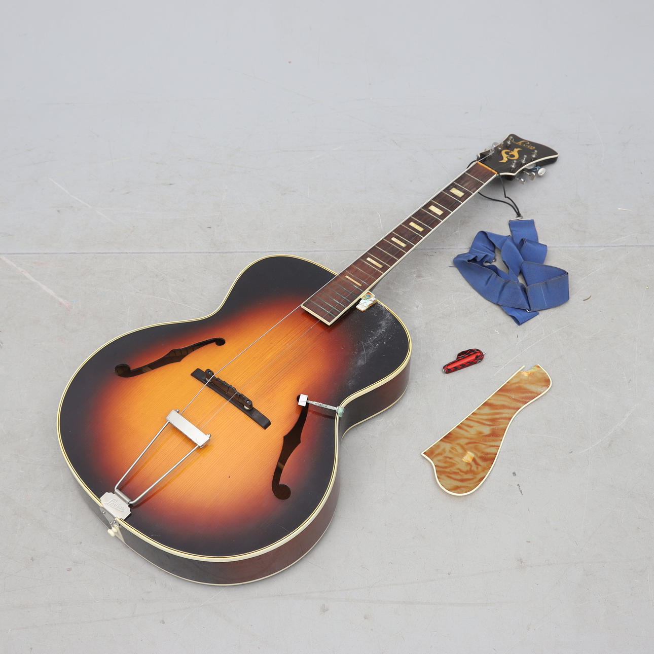 ORKESTERIKITARA, Levin, 1950. Nro 236508.