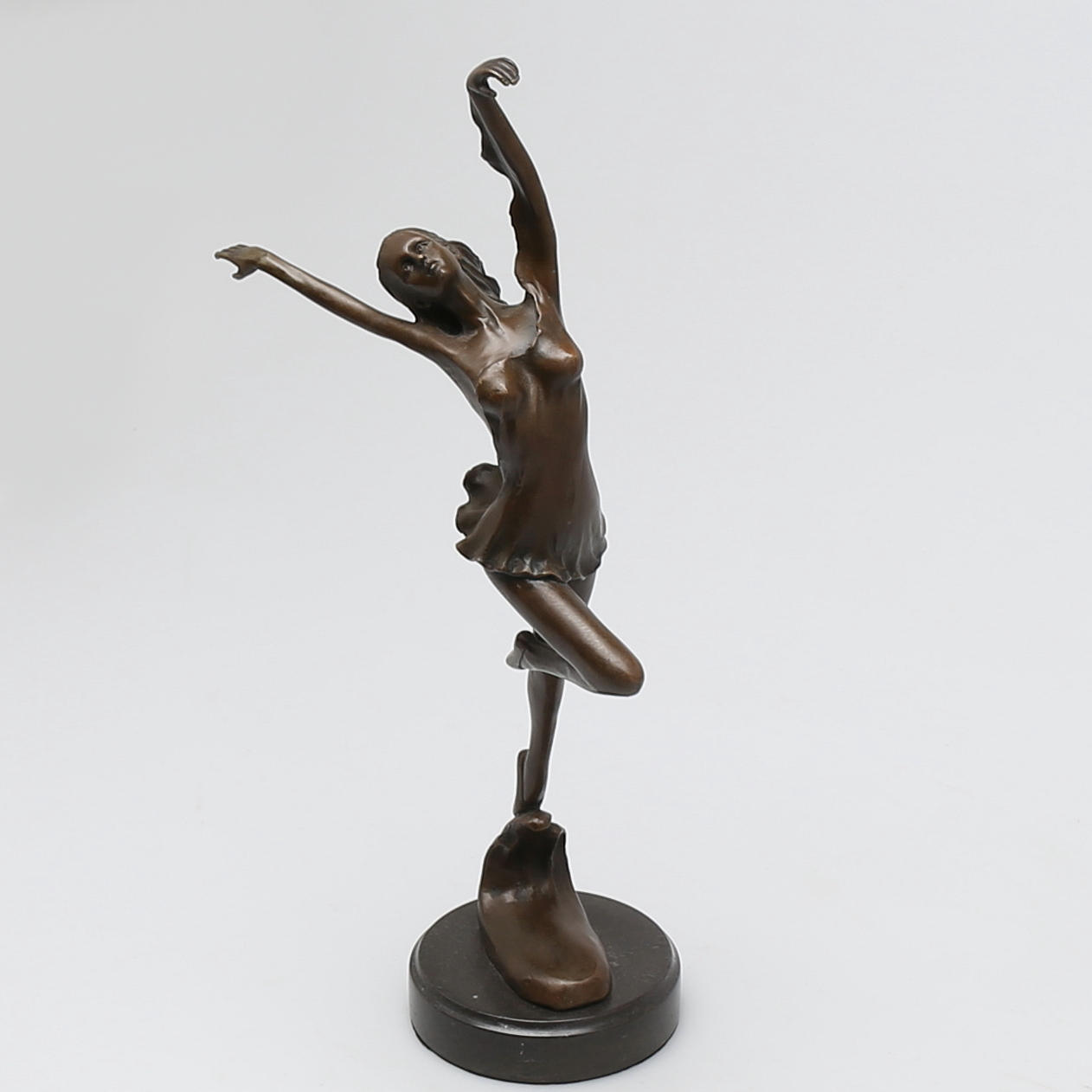 OIDENTIFIERAD KONSTNÄR. Skulptur, brons, ballettdansös, 2000-talet.